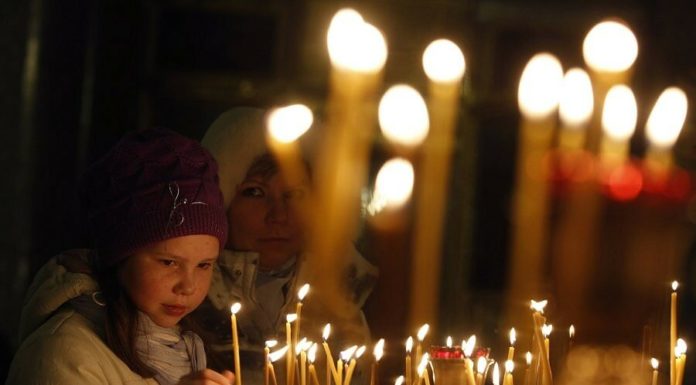 Православные верующие отмечают Рождество Христово