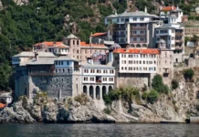 Почему женщин не пускают на Афон?