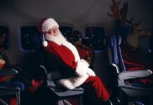 Как встречают Новый год в поезде и самолете