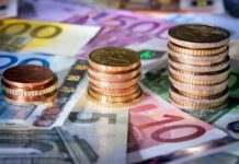 Какова средняя заработная плата в Греции?