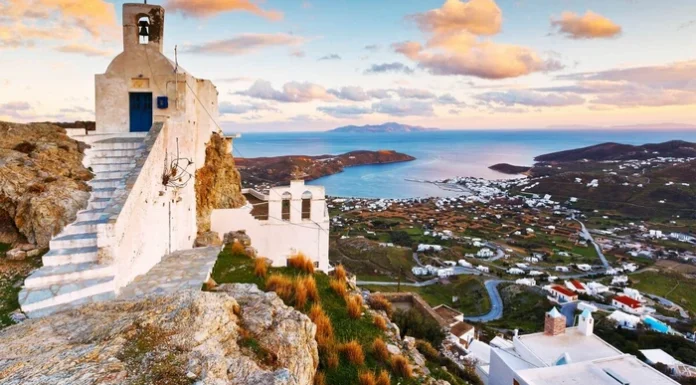 Названы три уютных места в Греции, где любят отдыхать местные жители