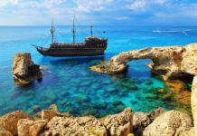 Война дотянулась до острова Афродиты: россияне на Кипре оказались под ракетным ударом из-за британцев