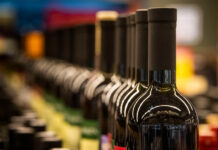 В Греции внедрили цифровую проверку возраста при продаже алкоголя и табака