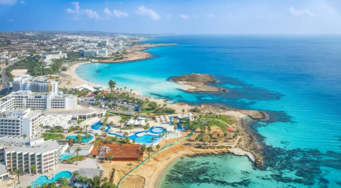 Посол РФ в Никосии: Кипр остается востребованным турнаправлением у россиян