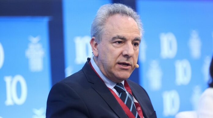 Советник премьера Греции стал жертвой российских пранкеров, в Афинах говорят о “гибридной атаке”