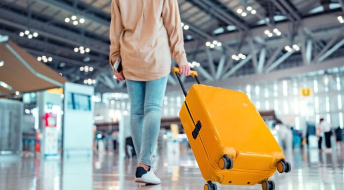 Самые стильные маршруты лета: что модницы берут с собой в отпуск 2026