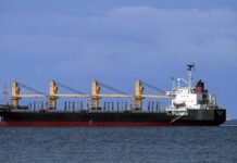 Bloomberg: танкер под флагом Греции подвергся атаке в Черном море