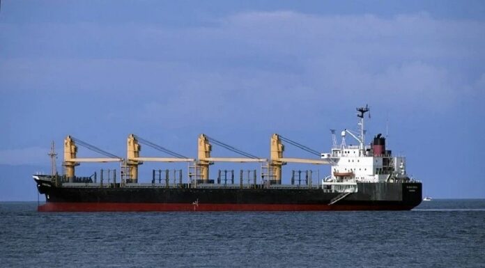 Bloomberg: танкер под флагом Греции подвергся атаке в Черном море