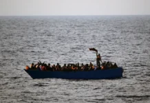 AFP: 25 человек пропали без вести после крушения лодки с мигрантами в Греции