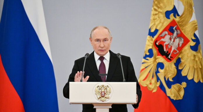 Опрос показал, сколько россиян доверяют Путину